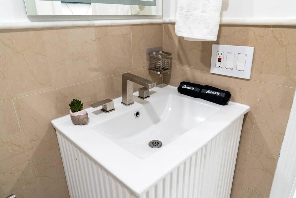 הוילה מיאמי Luxury Retreat 3B ,2Ba Pool , Coral Gables Center מראה חיצוני תמונה